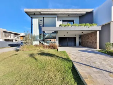 Sobrado com 4 Quartos à venda, 259m² no XANGRI-LÁ, Xangri-lá