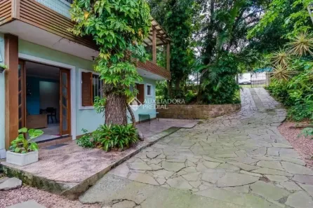 Casa com 4 Quartos para alugar, 200m² no Ipanema, Porto Alegre