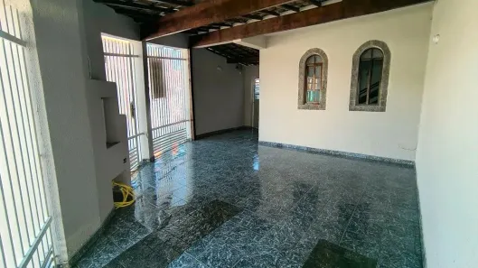 Sobrado com 3 Quartos à venda, 218m² no Jardim Emília, Jacareí