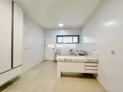 Imóvel Comercial com 4 Quartos à venda, 200m² no Centro, Macaé