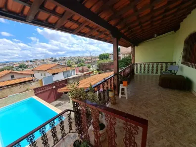 Casa com 3 Quartos para alugar, 285m² no Nacional, Contagem