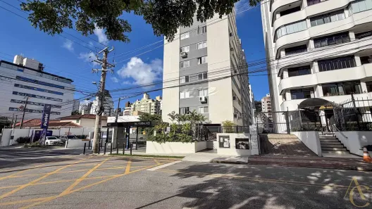 Apartamento com 2 Quartos para alugar, 57m² no Centro, Florianópolis