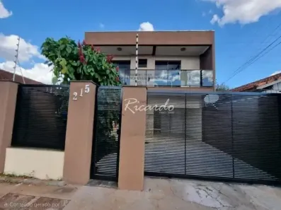 Sobrado com 4 Quartos à venda, 300m² no Centro, Arapongas