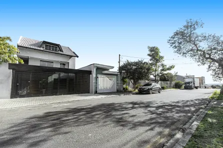 Sobrado com 3 Quartos à venda, 244m² no Boneca do Iguaçu, São José dos Pinhais