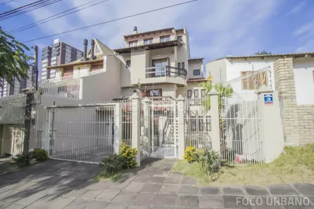 Casa com 3 Quartos à venda, 330m² no Chácara das Pedras, Porto Alegre