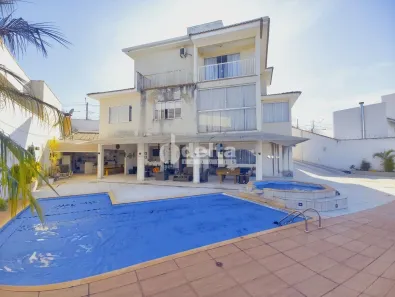 Casa com 5 Quartos à venda, 830m² no Vigilato Pereira, Uberlândia