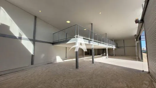 Ponto Comercial para alugar, 419m² no Santa Mônica, Uberlândia