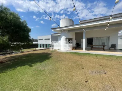 Casa de Condomínio com 3 Quartos à venda, 353m² no Jd N Sra Salete, Araçoiaba da Serra