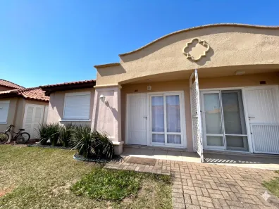 Casa de Condomínio com 3 Quartos à venda, 160m² no , Xangri-Lá