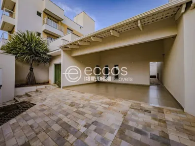 Casa com 3 Quartos à venda, 250m² no Santa Mônica, Uberlândia