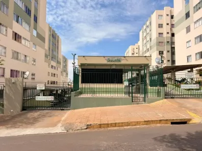 Apartamento com 3 Quartos para alugar, 68m² no Vila Bosque, Maringá