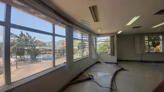 Prédio Comercial à venda, 722m² no Taquara, Rio de Janeiro