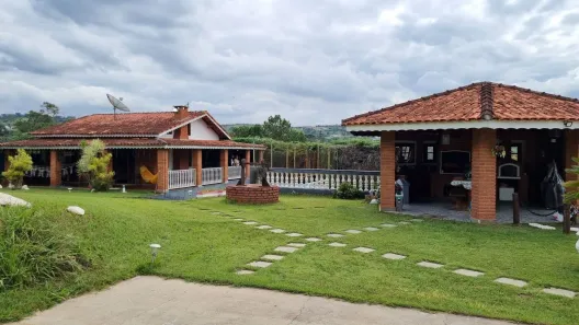 Fazenda/Sítio com 4 Quartos à venda, 264m² no Jardim Estância Brasil, Atibaia