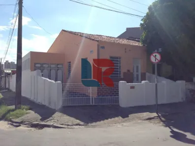 Casa com 2 Quartos para alugar, 115m² no Joaquim Távora, Fortaleza