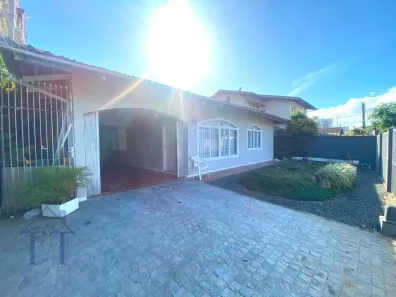 Casa com 5 Quartos à venda, 267m² no Santo Antônio, Joinville