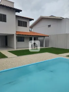Sobrado com 3 Quartos para alugar, 250m² no Jardim Karaíba, Uberlândia