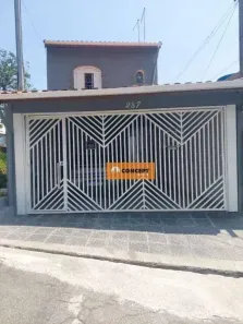 Sobrado com 3 Quartos à venda, 210m² no Vila Júlia, Poá