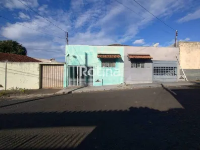 Casa com 3 Quartos para alugar, 90m² no Bom Jesus, Uberlândia