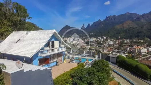 Casa com 4 Quartos à venda, 220m² no Fazendinha, Teresópolis