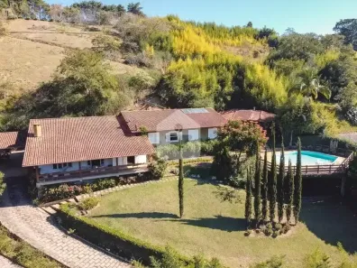 Casa com 5 Quartos à venda, 666m² no Nogueira, Petrópolis