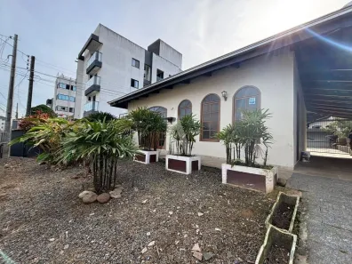 Casa com 4 Quartos à venda, 263m² no Santo Antônio, Joinville