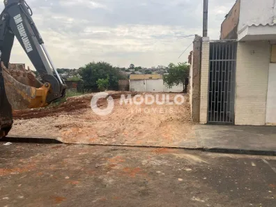 Lote/Terreno à venda, 300m² no Osvaldo Rezende, Uberlândia