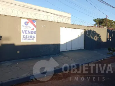 Casa com 2 Quartos à venda, 123m² no Santa Mônica, Uberlândia