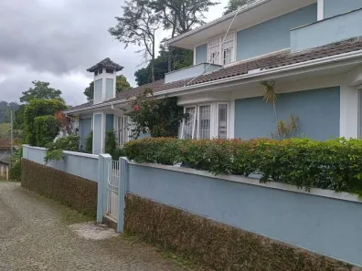 Casa com 4 Quartos à venda, 250m² no Valparaíso, Petrópolis