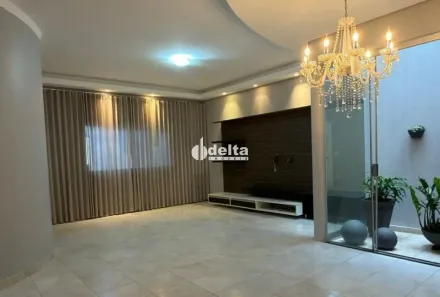 Casa com 3 Quartos à venda, 230m² no Alto Umuarama, Uberlândia