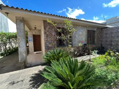 Casa com 3 Quartos à venda, 310m² no Santa Maria Goretti, Porto Alegre