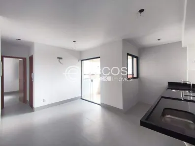 Apartamento com 2 Quartos para alugar, 55m² no Lídice, Uberlândia
