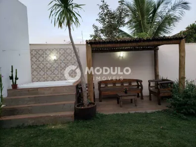 Casa com 4 Quartos à venda, 217m² no Cidade Jardim, Uberlândia