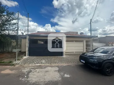 Casa com 2 Quartos para alugar, 50m² no Shopping Park, Uberlândia