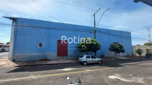 Galpão/Depósito/Armazém para alugar, 300m² no Marta Helena, Uberlândia