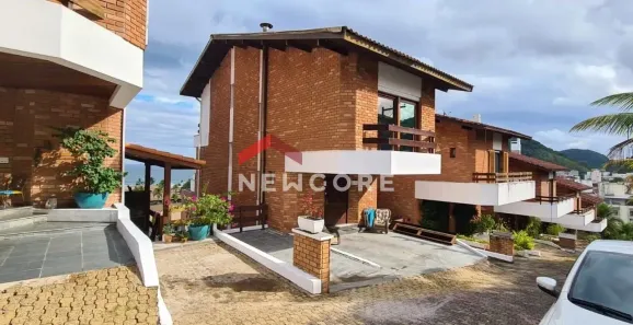 Sobrado com 4 Quartos à venda, 450m² no Jardim Três Marias, Guarujá