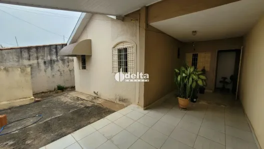 Casa com 3 Quartos à venda, 128m² no Luizote de Freitas, Uberlândia