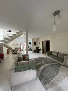 Casa de Condomínio com 3 Quartos à venda, 240m² no Loteamento Villa Branca, Jacareí