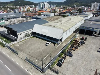 Galpão/Depósito/Armazém para alugar, 1750m² no Rio Caveiras, Biguaçu