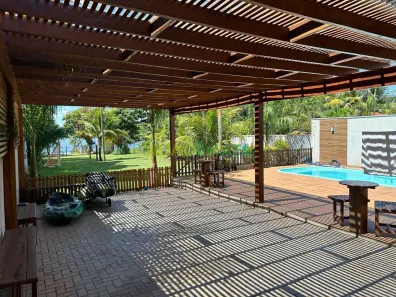 Casa de Condomínio com 3 Quartos para alugar, 240m² no , Itaguajé