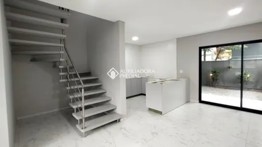 Casa com 3 Quartos para alugar, 136m² no Rio Tavares, Florianópolis
