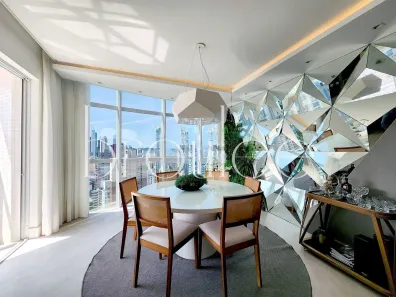 Apartamento com 3 Quartos para alugar, 130m² no Centro, Balneário Camboriú