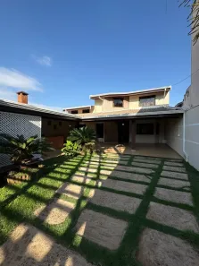 Casa com 3 Quartos para alugar, 260m² no Parque Novo Mundo, Americana
