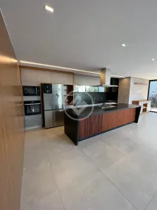 Casa de Condomínio com 4 Quartos à venda, 290m² no Jardins Madri, Goiânia