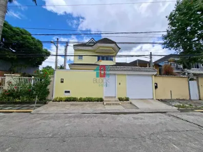 Casa de Condomínio com 4 Quartos à venda, 201m² no Vargem Pequena, Rio de Janeiro