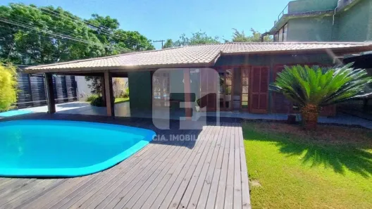 Casa com 4 Quartos para alugar, 200m² no Rio Tavares, Florianópolis