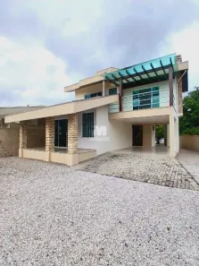 Casa com 3 Quartos para alugar, 230m² no Centro, Guabiruba