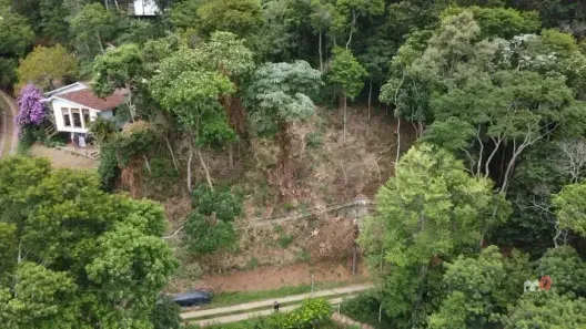 Lote/Terreno à venda, 1782m² no Araras, Petrópolis