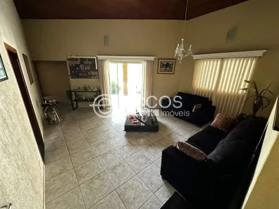 Casa com 3 Quartos à venda, 330m² no Tubalina, Uberlândia