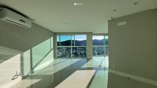 Apartamento com 4 Quartos para alugar, 130m² no Centro, Balneário Camboriú