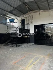 Galpão/Depósito/Armazém à venda, 250m² no Nossa Senhora das Graças, Uberlândia